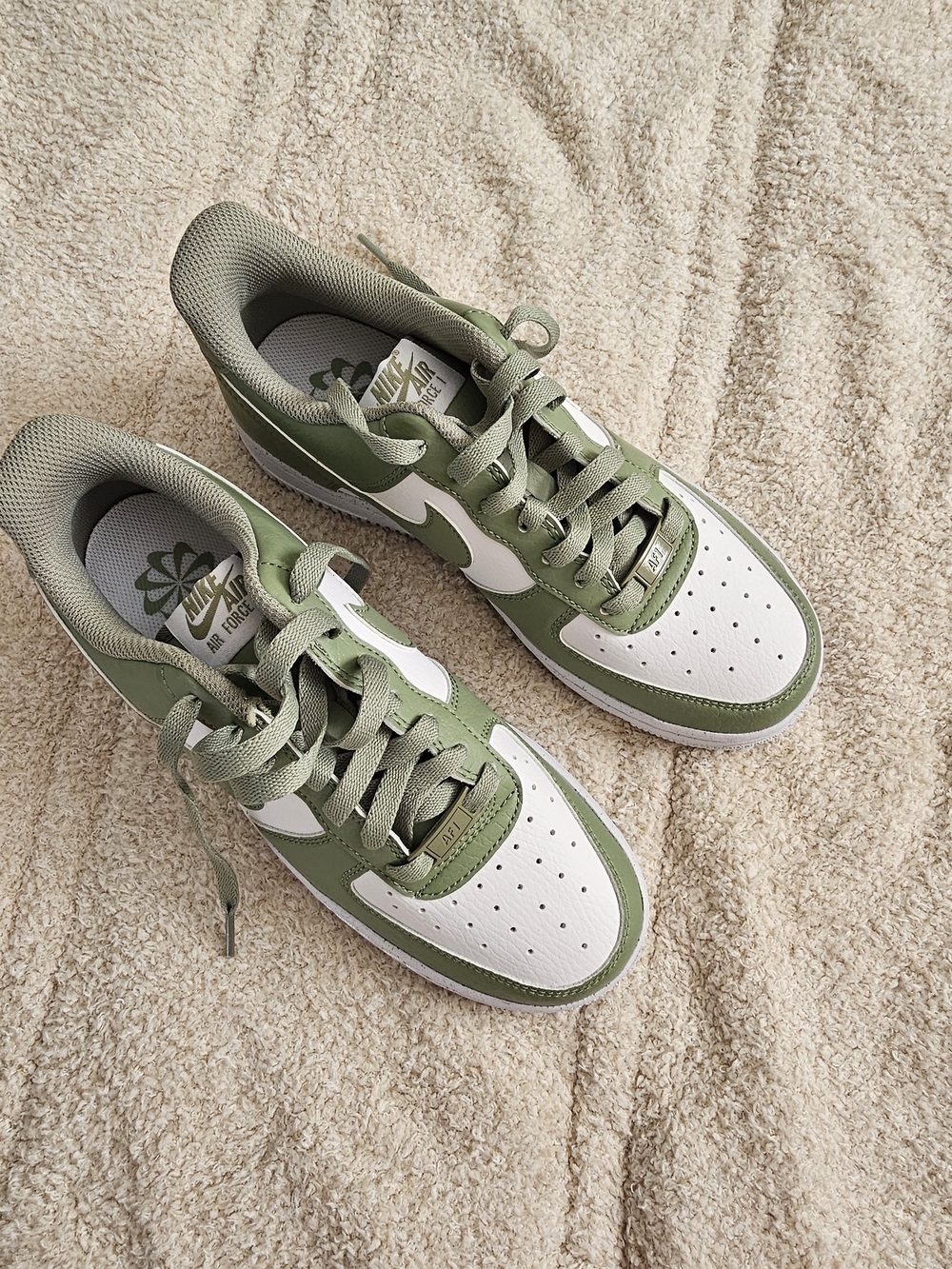 Nike Air Force 1 Low Top Sneakers - Olive Green/White